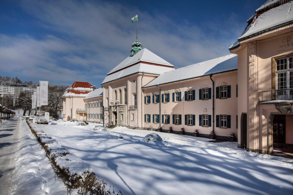 Sächsische Staatsbäder Bad Elster, das Albert Bad im Winter mit Schnee